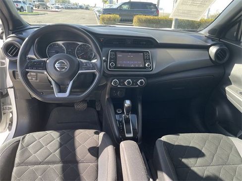 Used 2020 Nissan Kicks S image 19
