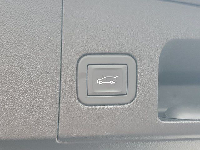 Used 2025 Cadillac XT5 Luxury w/ LPO, Floor Liner Package AWD/4WD image 9