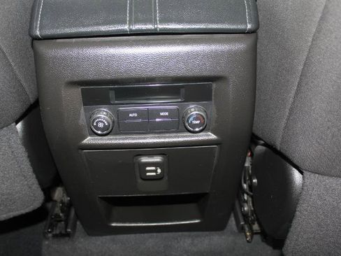 Used 2023 Chevrolet Traverse LT image 20