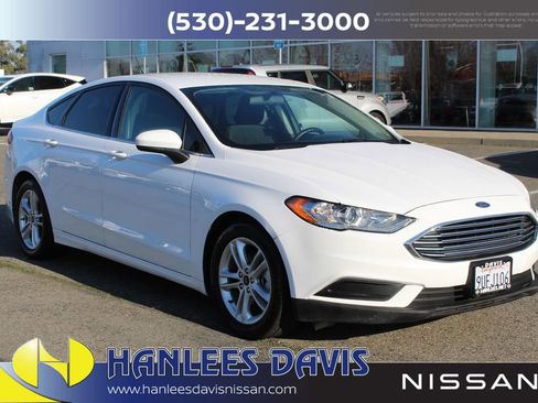 Used 2018 Ford Fusion SE w/ Fusion SE Technology Package image 5