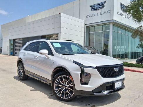 Used 2024 Cadillac XT4 Sport w/ Technology Package FWD image 1