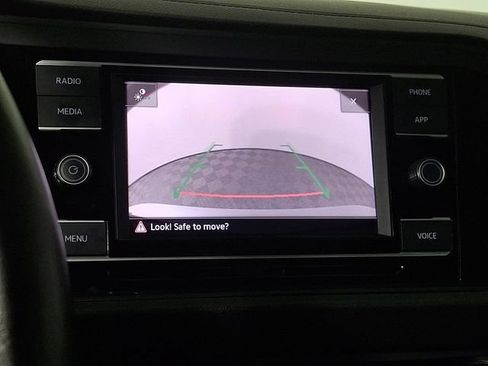 Used 2024 Volkswagen Jetta SE FWD image 4