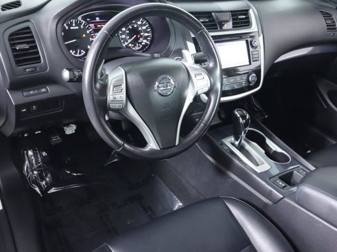 Used 2018 Nissan Altima 2.5 SR w/ SR Midnight Edition FWD image 9