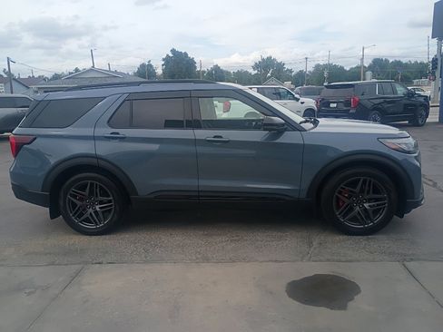 Used 2025 Ford Explorer ST AWD/4WD image 5