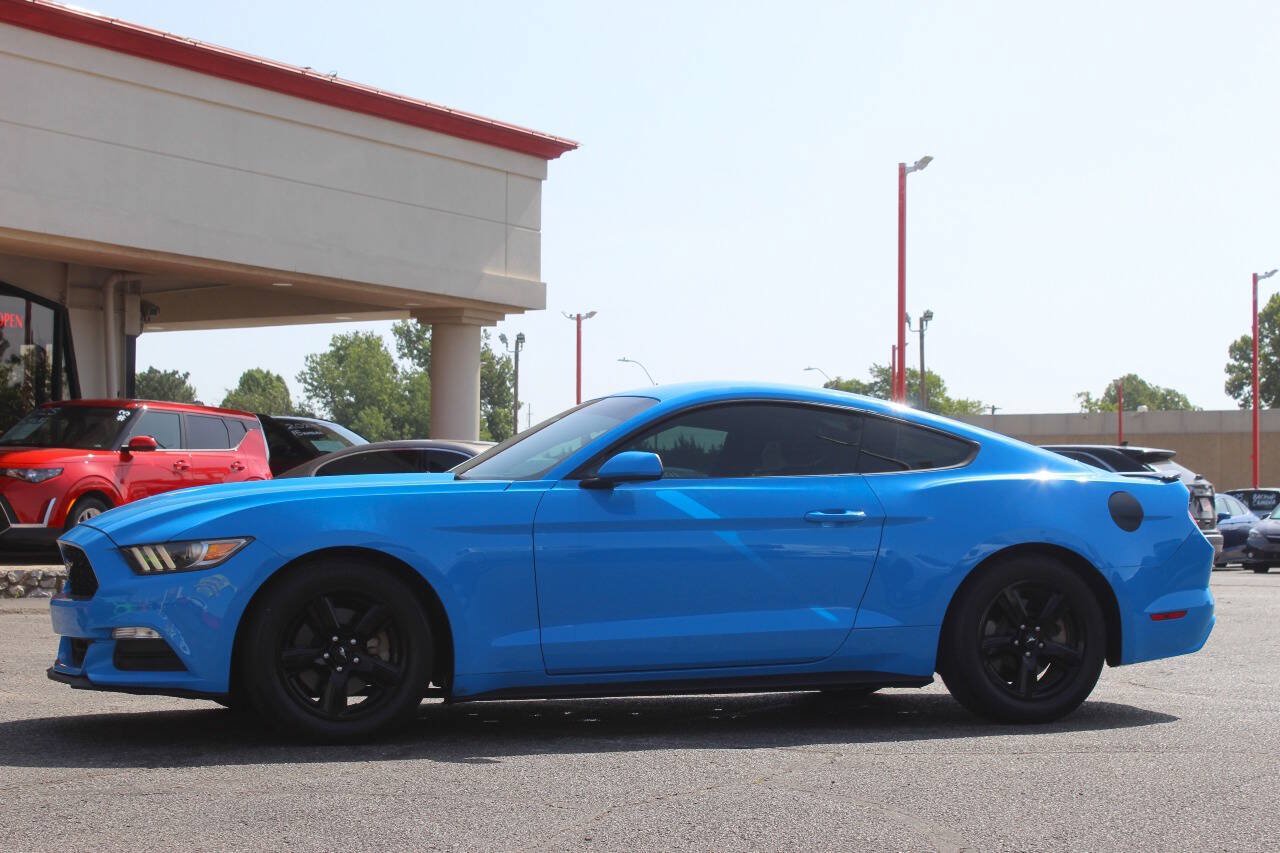 Used 2017 Ford Mustang Coupe RWD image 6