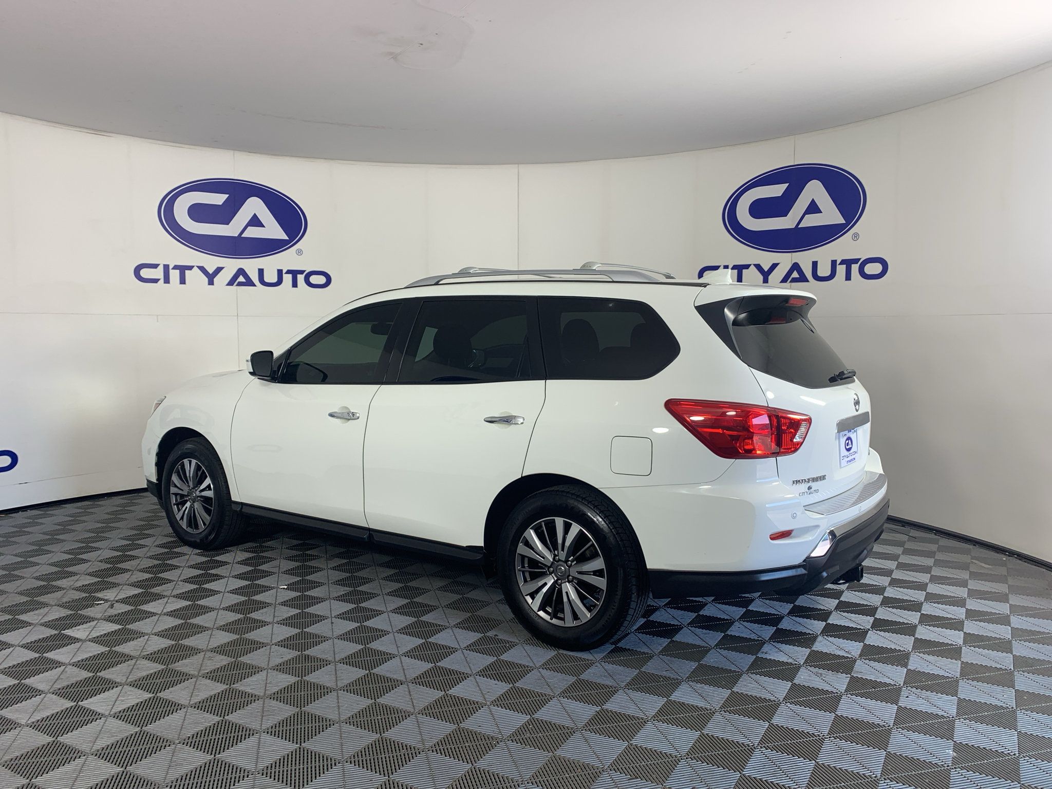 Used 2019 Nissan Pathfinder SV w/ Cargo Package FWD image 5