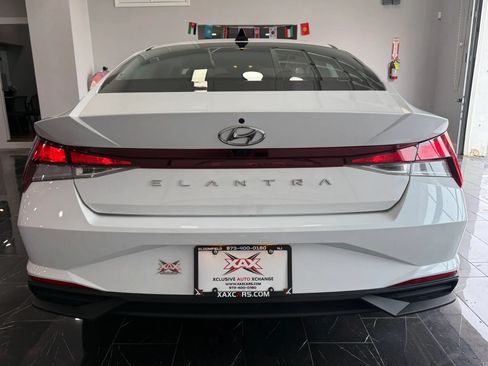 Used 2022 Hyundai Elantra SEL w/ Convenience Package FWD image 5