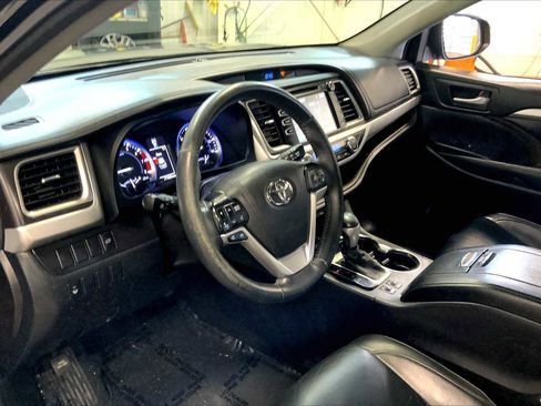 Used 2016 Toyota Highlander XLE AWD/4WD image 18