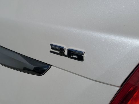 Used 2018 Cadillac XT5 Luxury w/ Driver Awareness Package image 7