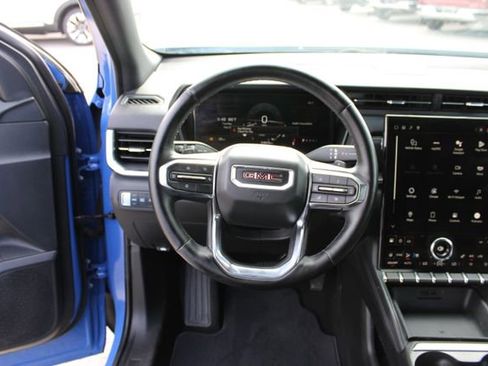 Used 2025 GMC Terrain Elevation w/ Elevation Premium Package FWD image 19