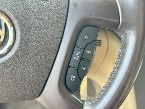 Used 2011 Buick Enclave CXL FWD image 27