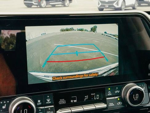 Used 2025 Toyota Highlander XLE image 24