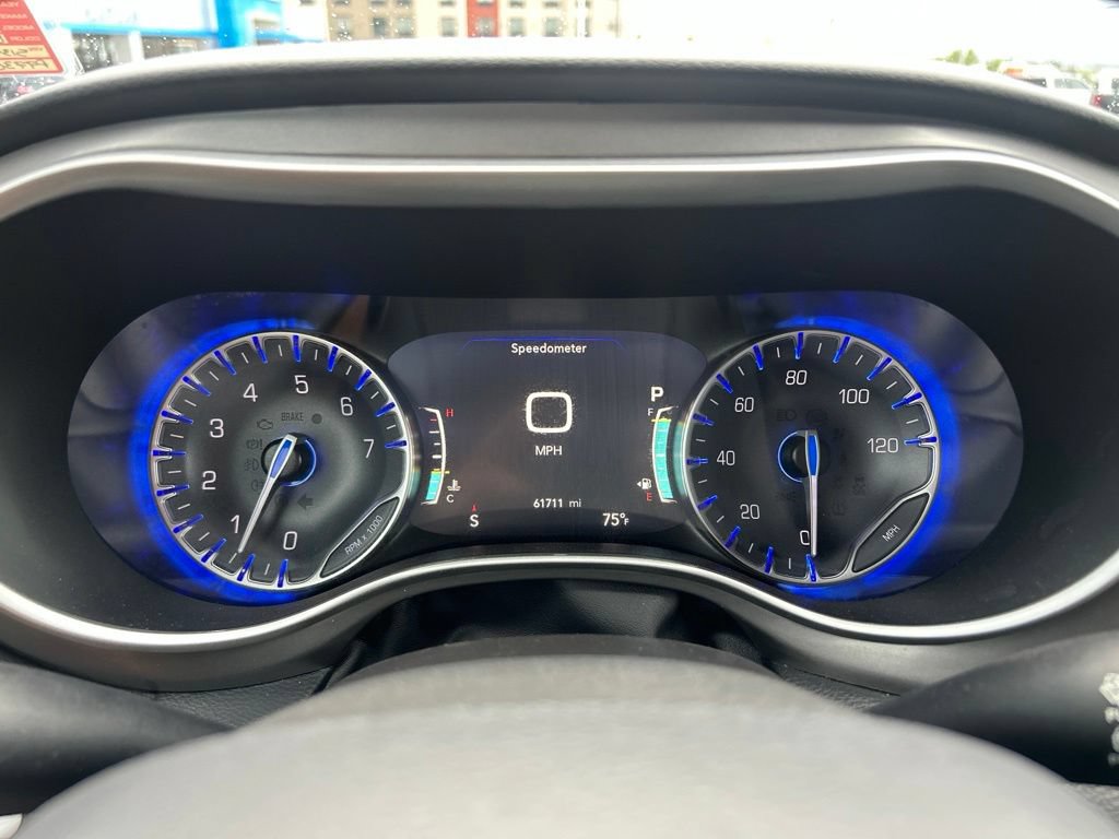 Used 2025 Chrysler Pacifica Select FWD image 24