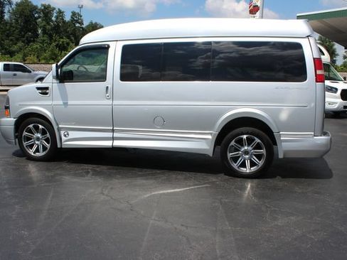 Used 2016 Chevrolet Express 2500 RWD image 9