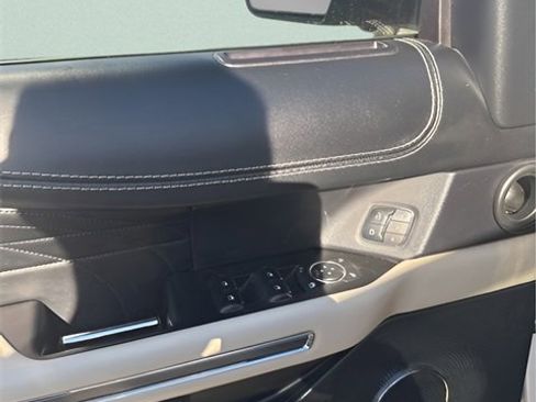 Used 2020 Ford Expedition Platinum image 11