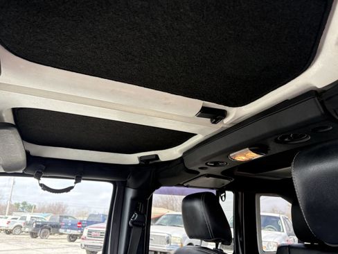 Used 2017 Jeep Wrangler Unlimited Sahara w/ Dual Top Group image 29