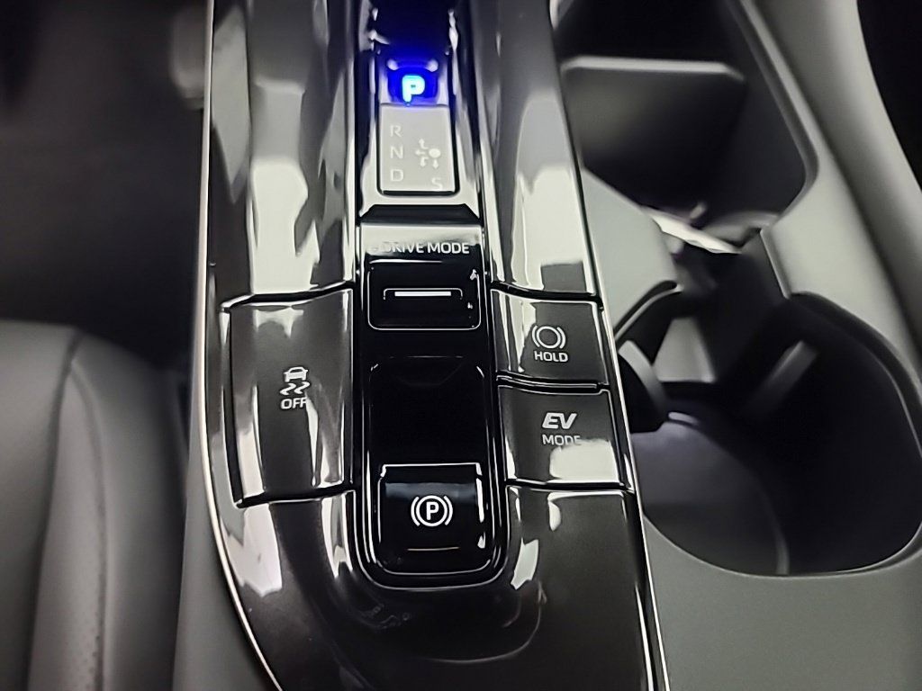 Used 2026 Toyota Crown Signia w/ Advanced Technology Package AWD/4WD image 40