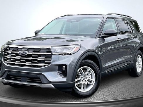 Used 2026 Ford Explorer Active w/ Active Comfort Package RWD image 3