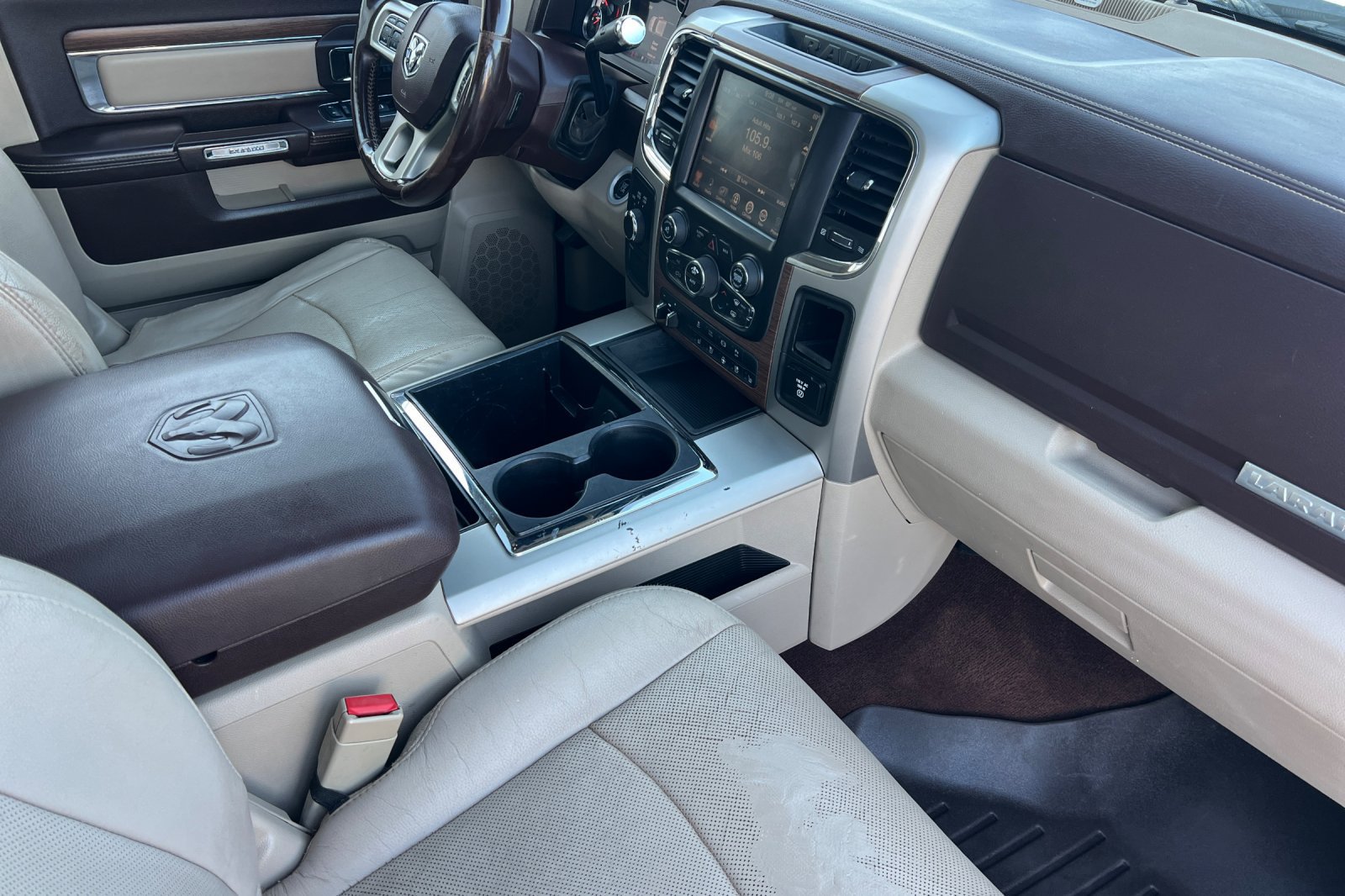 Used 2014 RAM 3500 Laramie w/ Convenience Group AWD/4WD image 16