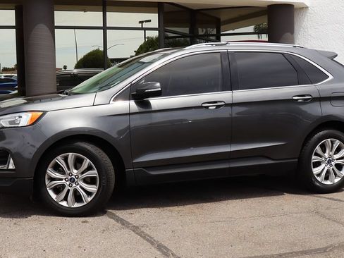 Used 2020 Ford Edge Titanium FWD image 4