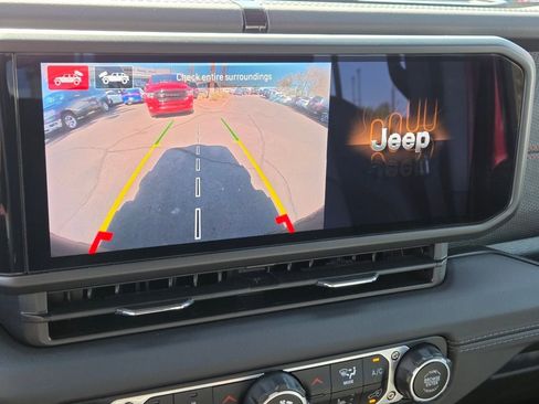 Used 2024 Jeep Wrangler Unlimited Rubicon AWD/4WD image 30