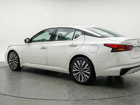 Used 2025 Nissan Altima 2.5 SV image 6