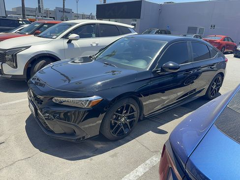 Used 2022 Honda Civic Sport image 2