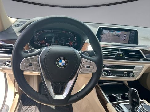 Used 2022 BMW 740i RWD image 21