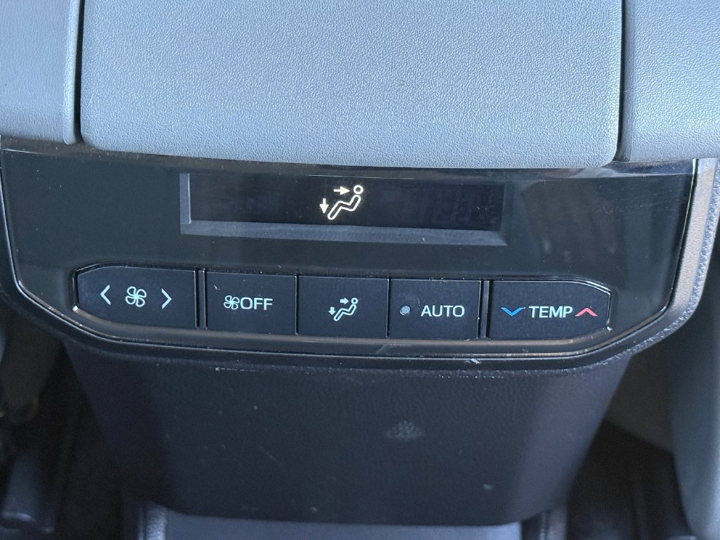Certified 2022 Toyota Highlander XLE AWD/4WD image 24