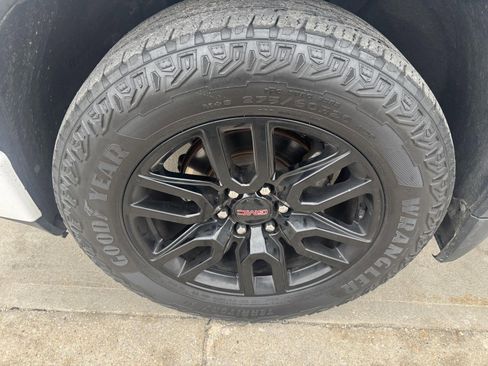 Used 2020 GMC Sierra 1500 Elevation w/ Elevation Value Package image 6