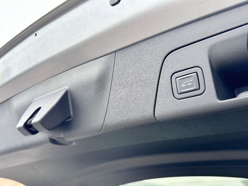 Used 2023 Buick Envision Avenir image 12