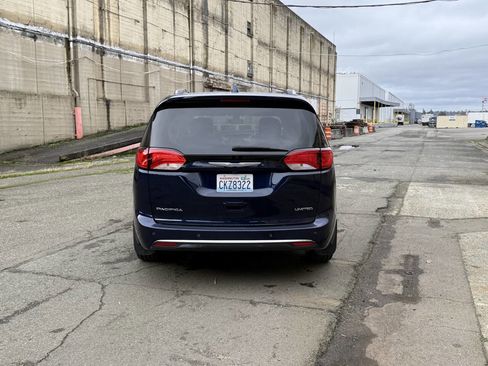 Used 2017 Chrysler Pacifica Limited w/ Tire & Wheel Group image 16