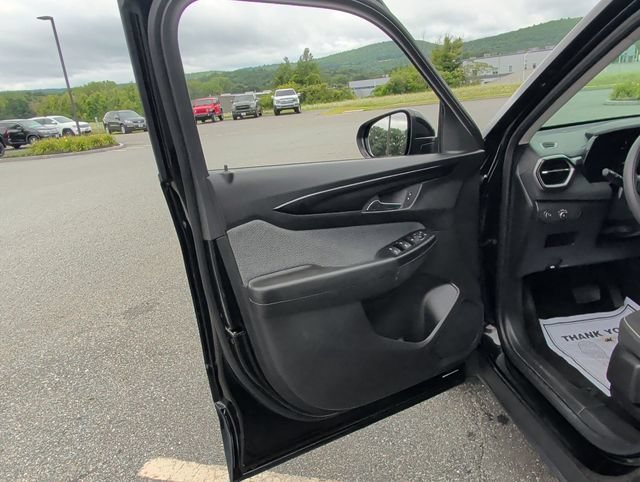 Used 2025 Chevrolet TrailBlazer LT AWD/4WD image 23