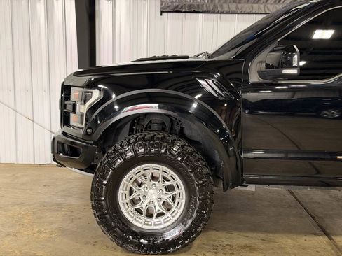 Used 2017 Ford F150 Raptor w/ Equipment Group 802A Luxury AWD/4WD image 40