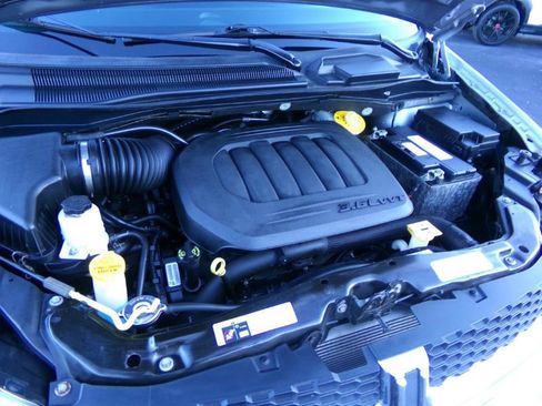 Used 2019 Dodge Grand Caravan SE w/ UConnect Hands-Free Group image 33