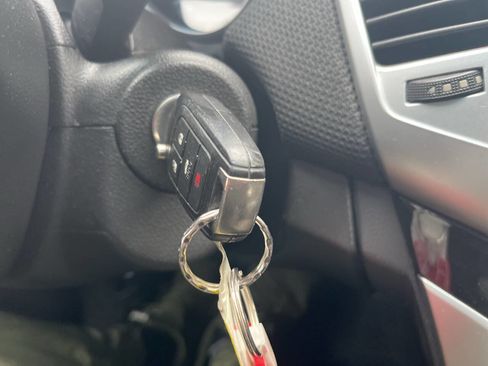 Used 2016 Chevrolet Cruze LT image 22