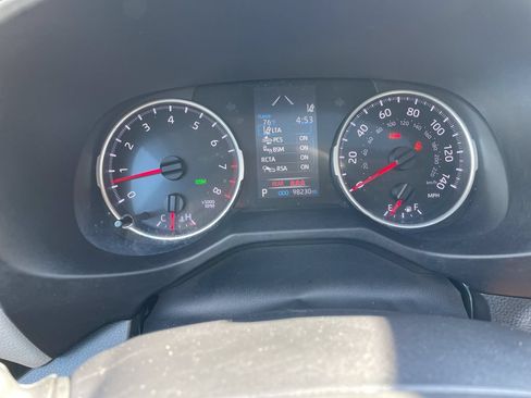 Used 2021 Toyota RAV4 XLE w/ Convenience Package AWD/4WD image 17