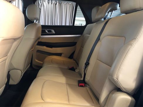 Used 2017 Ford Explorer XLT w/ Equipment Group 202A image 10