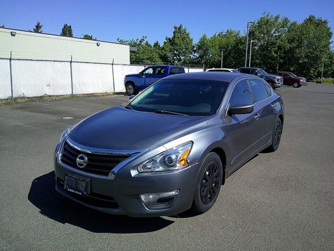 Used 2014 Nissan Altima 2.5 S w/ Display Audio Package FWD image 1