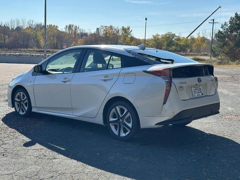 Used 2018 Toyota Prius Four Touring image 4
