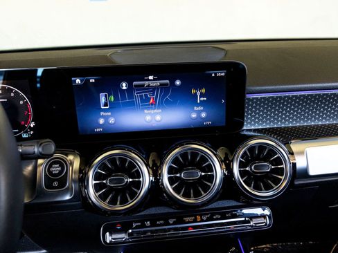 Used 2025 Mercedes-Benz GLB 250 GLB 250 image 13