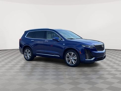 Used 2023 Cadillac XT6 Premium Luxury w/ Technology Package AWD/4WD image 2