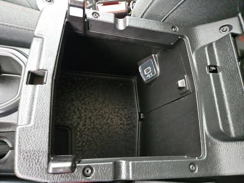 Used 2025 Jeep Wrangler Unlimited Rubicon AWD/4WD image 28