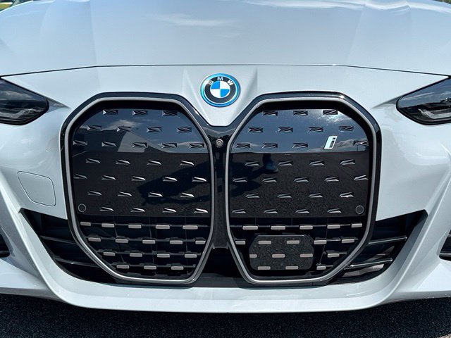 Used 2023 BMW i4 eDrive40 w/ M Sport Package RWD image 9