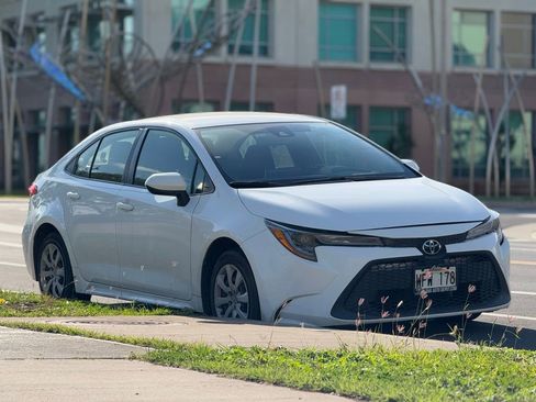 Used 2020 Toyota Corolla LE FWD image 6