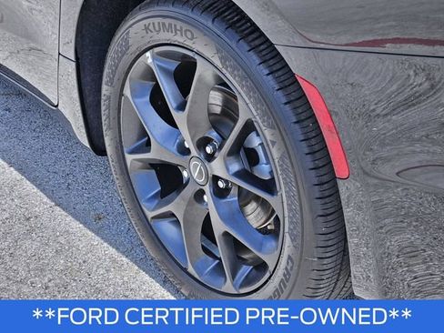 Used 2025 Chrysler Pacifica Limited FWD image 7