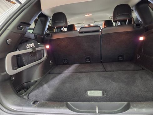 Used 2016 Jeep Cherokee Trailhawk w/ Cold Weather Group image 20