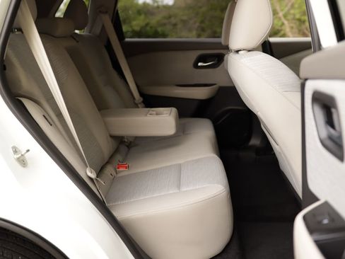 Used 2021 Nissan Rogue SV FWD image 25