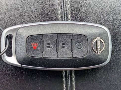 Used 2024 Nissan Pathfinder SV FWD image 32
