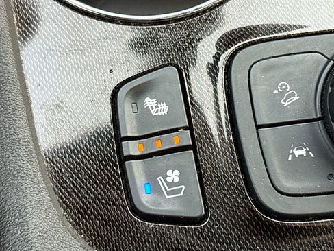 Used 2023 GMC Acadia AT4 w/ Technology Package image 20